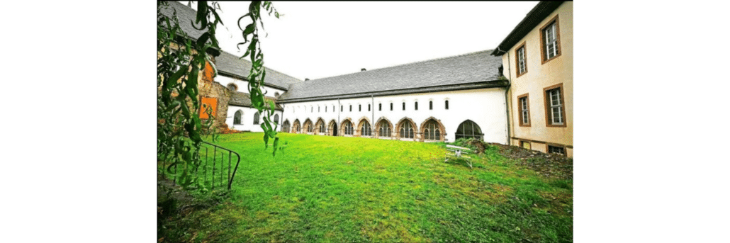 2026-10-23_WB-LEADER-Innenhof wird wachgeküsst